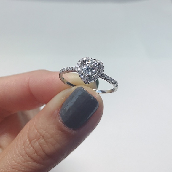 925 Sterling Silver Cubic Zirconia Ring - Picture 7 of 8